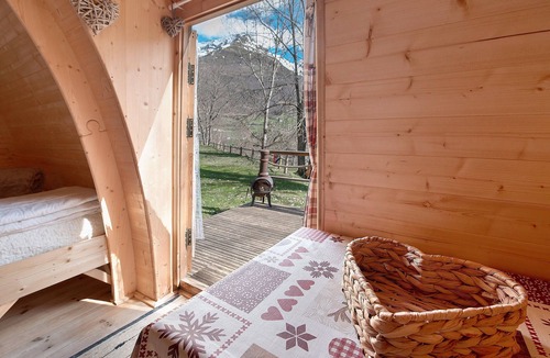 Gedre Cabin | Cabane Perce Neige – Gavarnie: Cozy Wooden Cabin in the Heart of the Pyrenees