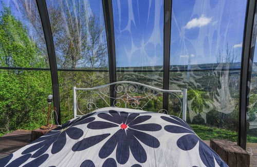 Montoulieu Cabin | Cabin 'Nuit Insolite En Dôme Vitré' with Mountain View, Private Terrace and Shared Garden