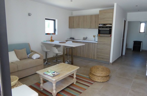 Bandol Apartment | Calanques , Villa Lucienne, T2 classified 4*, 40m2 with parking, pine forest.