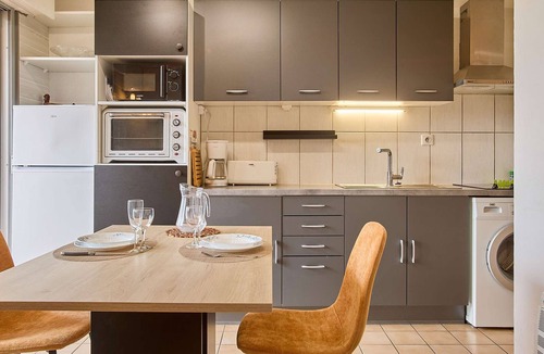 Barbotan-les-Thermes Apartment | Calm T2 Apartment with Balcony and Wifi