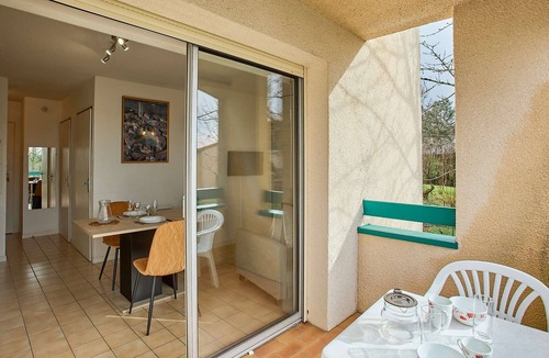 Barbotan-les-Thermes Apartment | Calm T2 Apartment with Balcony and Wifi