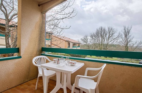 Barbotan-les-Thermes Apartment | Calm T2 Apartment with Balcony and Wifi