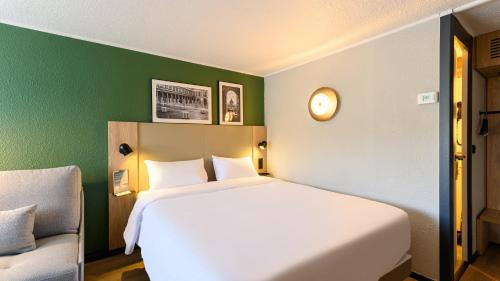 Saint-Jouan-des-Guerets Hotel | Campanile Saint-Malo ~ Saint-Jouan-Des-Guerets