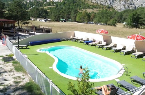 Saint-Auban House | Camping 2 étoiles - Piscine - ccbgdcb