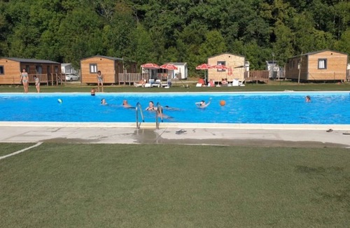 Lavelanet House | Camping 3 étoiles - Piscine - ccbgbi0