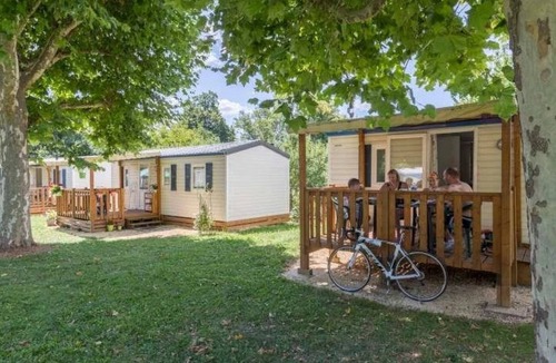 Mens House | Camping 3 étoiles - Piscine - ccbgaae