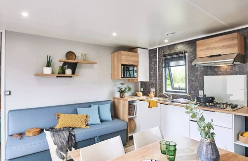 Plougasnou House | Camping maeva Respire Le Domaine de Mesqueau * - PREMIUM COMFORT Cottage 3 Rooms 4 People + TV 2 Bathrooms
