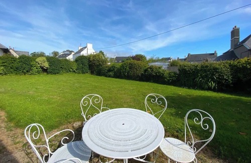 Carantec House | Carantec Family Home With Garden 9 people
