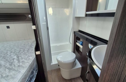 Chartres-de-Bretagne House | Caravan hobby 560 FC prestige