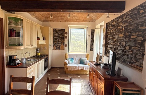 Caravonica House | Casa Ferrari farmhouse, swimming pool, SPA, garden Private
