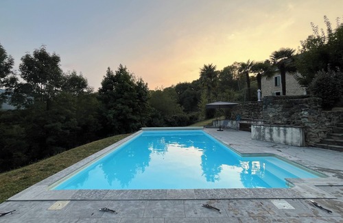 Montaut House | Casa Hourquet: nature, pool and the Pyrenees