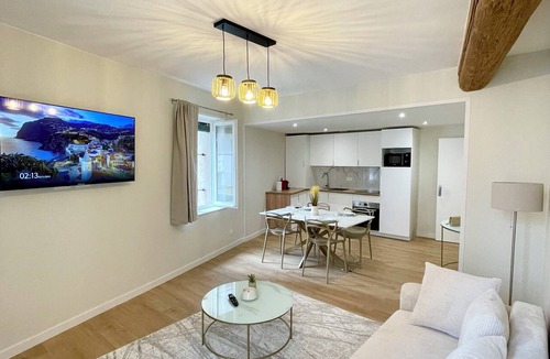 Les Iles Apartment | Casa Luna – 1 Bedroom, 4 Guests, City Center, Fully Equipped