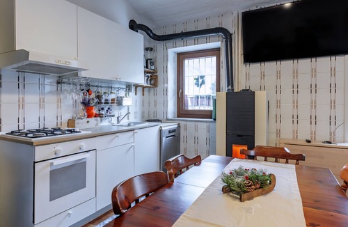 Chef-Lieu House | Casa Olinda, which opens to Mount Emilius and the Gran Paradiso massif.