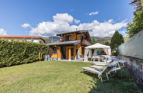 Comero House | Casa Vacanza Anna, Lake Maggiore: Independent House with Garden, Parking, Pets Welcome