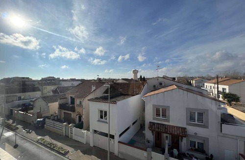 Valras-Plage Apartment | Central 2BR Apartment with Pool, Sleeps 6, Near Beach and Shops