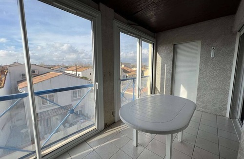 Valras-Plage Apartment | Central 2BR Apartment with Pool, Sleeps 6, Near Beach and Shops
