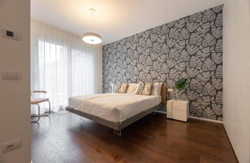 Como Apartment | Central Como · Private Garden & Garage · Sleeps 5