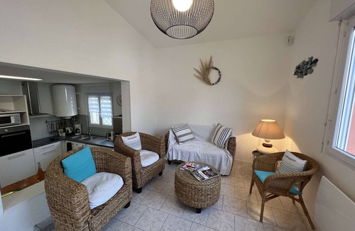 Valras-Plage House | Central House with Terrace, Sleeps 6, Close to Beach and Shops
