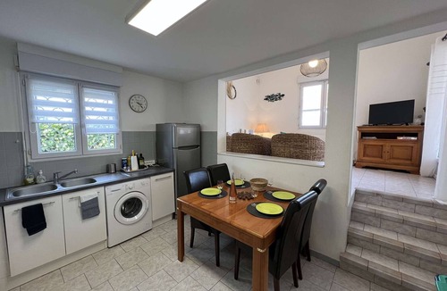 Valras-Plage House | Central House with Terrace, Sleeps 6, Close to Beach and Shops