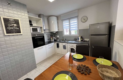 Valras-Plage House | Central House with Terrace, Sleeps 6, Close to Beach and Shops