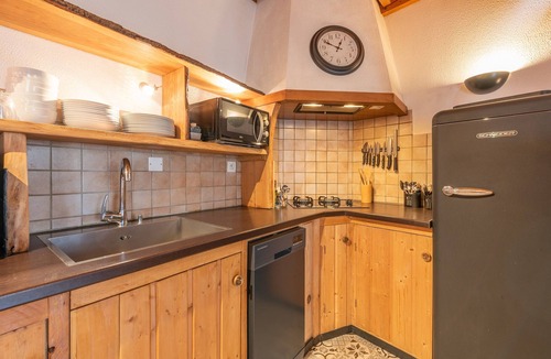 Luz-Saint-Sauveur House | Central Luz-Saint-Sauveur Cottage with Mountain View and Wi-Fi