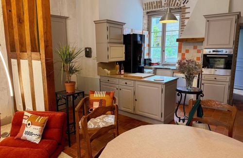 Blois Apartment | Central studio, pets welcome - 2 guests