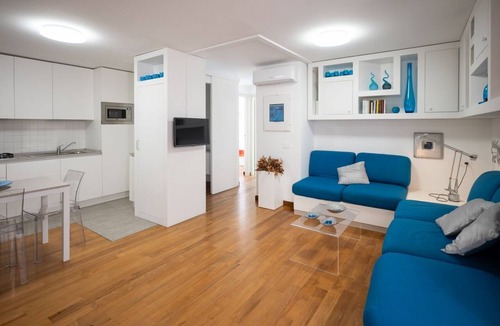 Historic Centre Apartment | Central Turin | 2 Bedrooms | Romantic Balcony