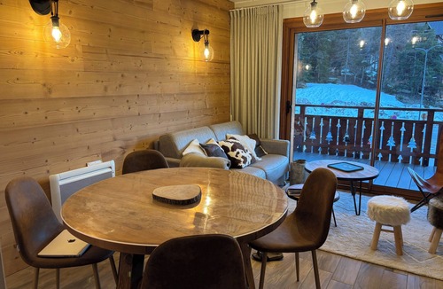 La Joue du Loup Apartment | Centrally located and cozy apartment in La Joue du Loup: sleeps 6, 2 bedrooms, 4 beds