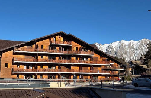 La Joue du Loup Apartment | Centrally located and cozy apartment in La Joue du Loup: sleeps 6, 2 bedrooms, 4 beds