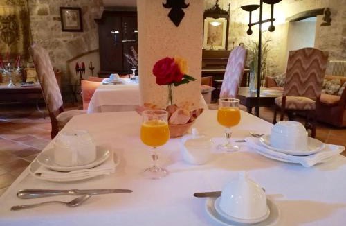 Fources Bed & Breakfast | Château de Fourcès