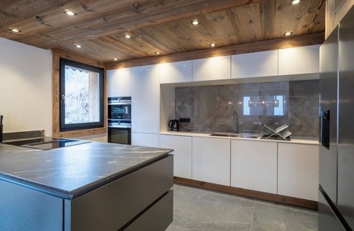 Les Gets Ski Chalet | Chalet 24 p Sauna/Jacuzzi close to the village center and ski lifts