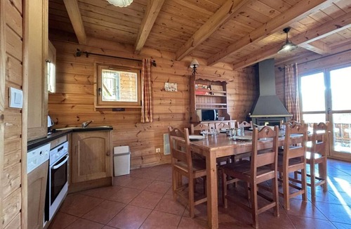 La Joue du Loup Ski Chalet | Chalet, 280m from resort center, 1st floor, terrace, balcony, fireplace or stove, tv, 91m²