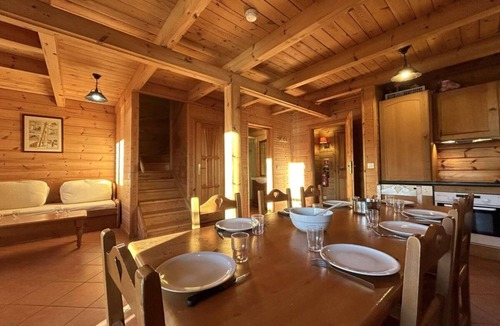La Joue du Loup Ski Chalet | Chalet, 280m from resort center, 1st floor, terrace, balcony, fireplace or stove, tv, 91m²