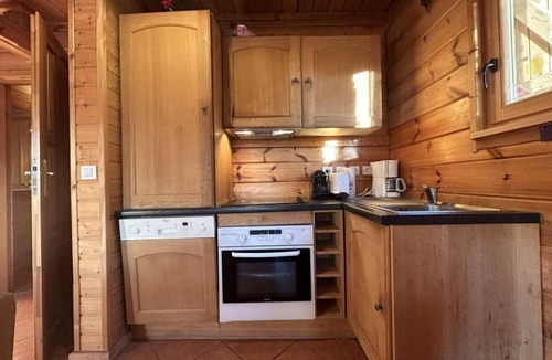 La Joue du Loup Ski Chalet | Chalet, 280m from resort center, 1st floor, terrace, balcony, fireplace or stove, tv, 91m²