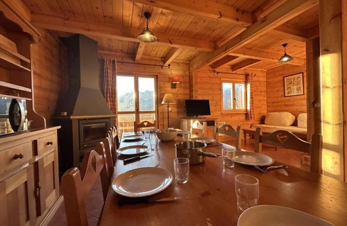 La Joue du Loup Ski Chalet | Chalet, 280m from resort center, 1st floor, terrace, balcony, fireplace or stove, tv, 91m²