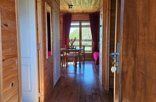 Velle-sur-Moselle House | Chalet au calme avec terrasse, acceptant les animaux, parking et Wi-Fi inclus - FR-1-584-108