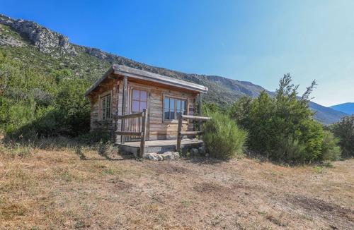 Bargeme Apartment | Chalet 'Cabane Aux Étoiles' with Mountain View, Private Terrace and Shared Garden