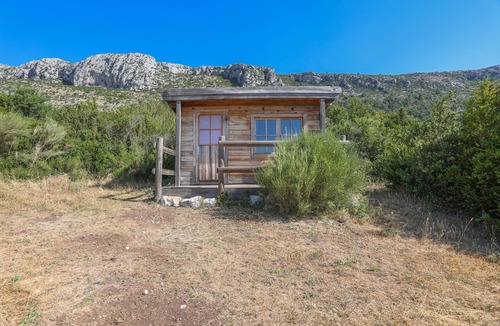 Bargeme Apartment | Chalet 'Cabane Aux Étoiles' with Mountain View, Private Terrace and Shared Garden