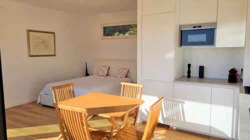 Ile du Levant Ski Chalet | CHALET CONTEMPORAIN LES LAURIERS SUR L'ÎLE DU LEVANT