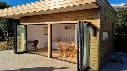 Ile du Levant Ski Chalet | CHALET CONTEMPORAIN LES LAURIERS SUR L'ÎLE DU LEVANT