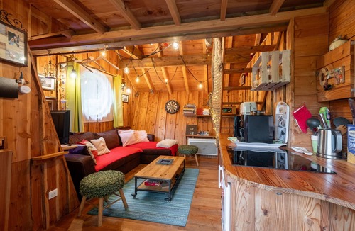 Epinal Ski Chalet | Chalet des Amoureux with Private Terrace & Garden, Wi-Fi, Fishing, Hiking