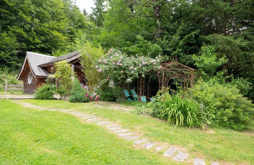 Epinal Ski Chalet | Chalet des Amoureux with Private Terrace & Garden, Wi-Fi, Fishing, Hiking