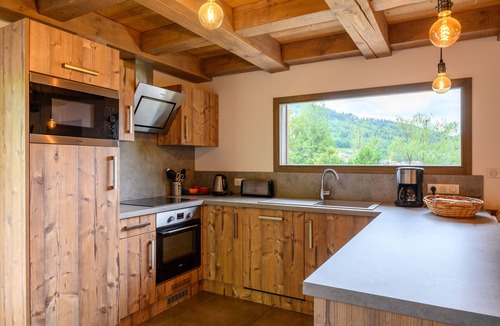 Cornimont Ski Chalet | Chalet 'Du Piedmont' with Mountain View, Private Terrace and Wi-Fi