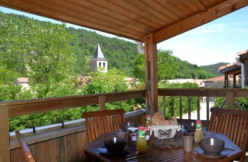 Roquefeuil Ski Chalet | Chalet for 4 with terrace in Roquefeuil