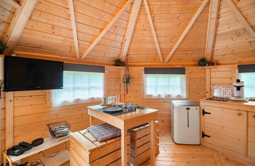 Sables-d'Or-les-Pins Cabin | Chalet 'Gite Petite Chaumière Kota Finland' with Private Terrace, Garden and Air Conditioning