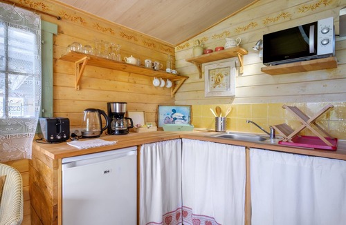 La Roquette-sur-Siagne Ski Chalet | Chalet 'Les Iris' with private pool, shared terrace, and air conditioning