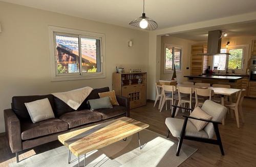 Enchastrayes Ski Chalet | Chalet La Huette