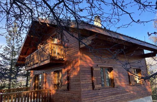 Enchastrayes Ski Chalet | Chalet Le Refuge, at the foot of the slopes in Le Sauze.