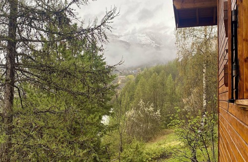Enchastrayes Ski Chalet | Chalet Le Refuge, at the foot of the slopes in Le Sauze.