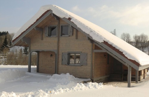 Esserval-Combe Ski Chalet | Chalet "le Sapin" five minutes from the medieval town of Nozeroy.